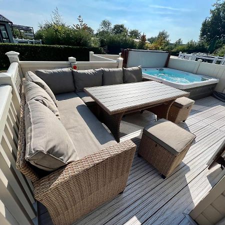 Cottontail Lodge - Hot Tub - Pet Friendly South Cerney Bagian luar foto