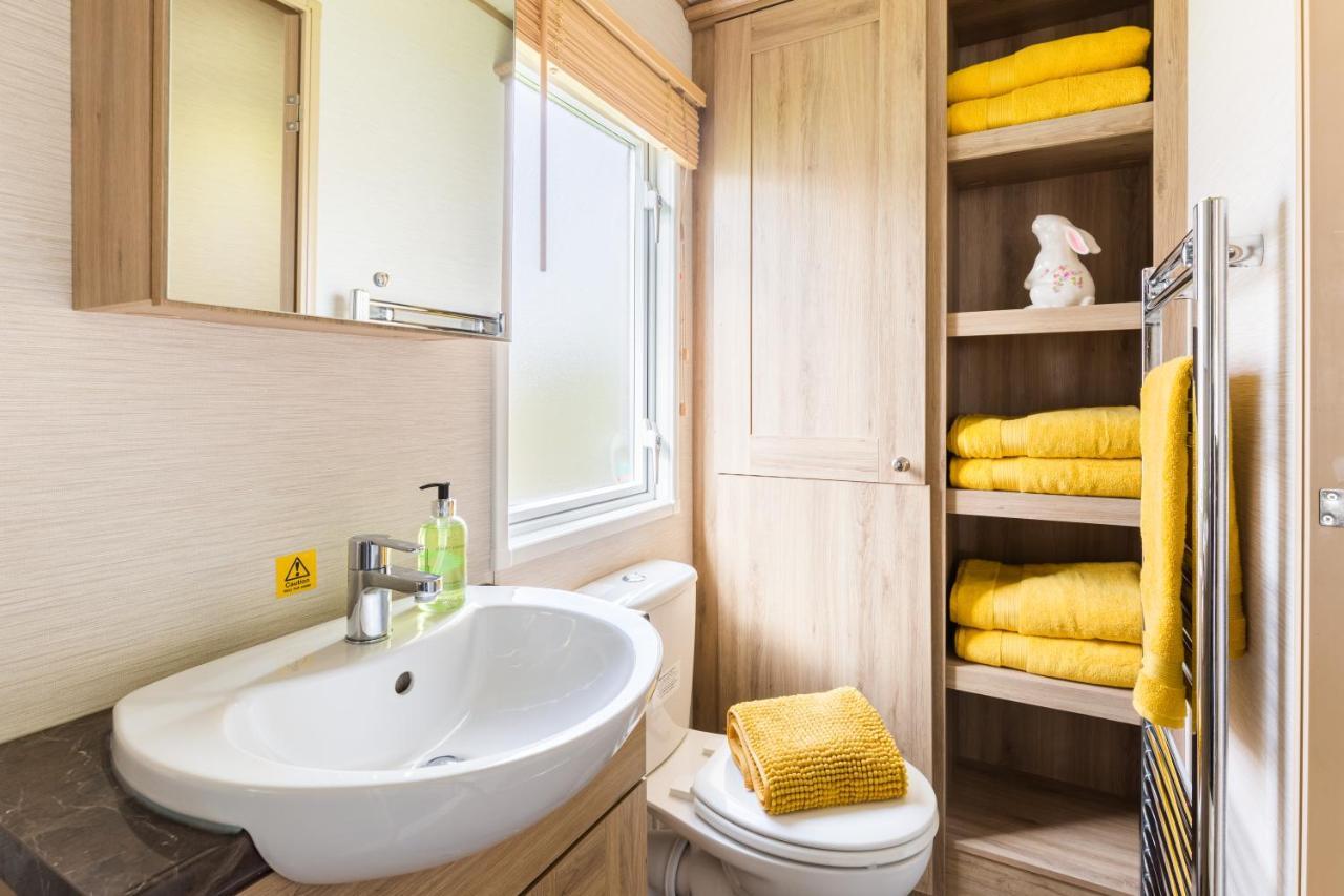 Cottontail Lodge - Hot Tub - Pet Friendly South Cerney Bagian luar foto