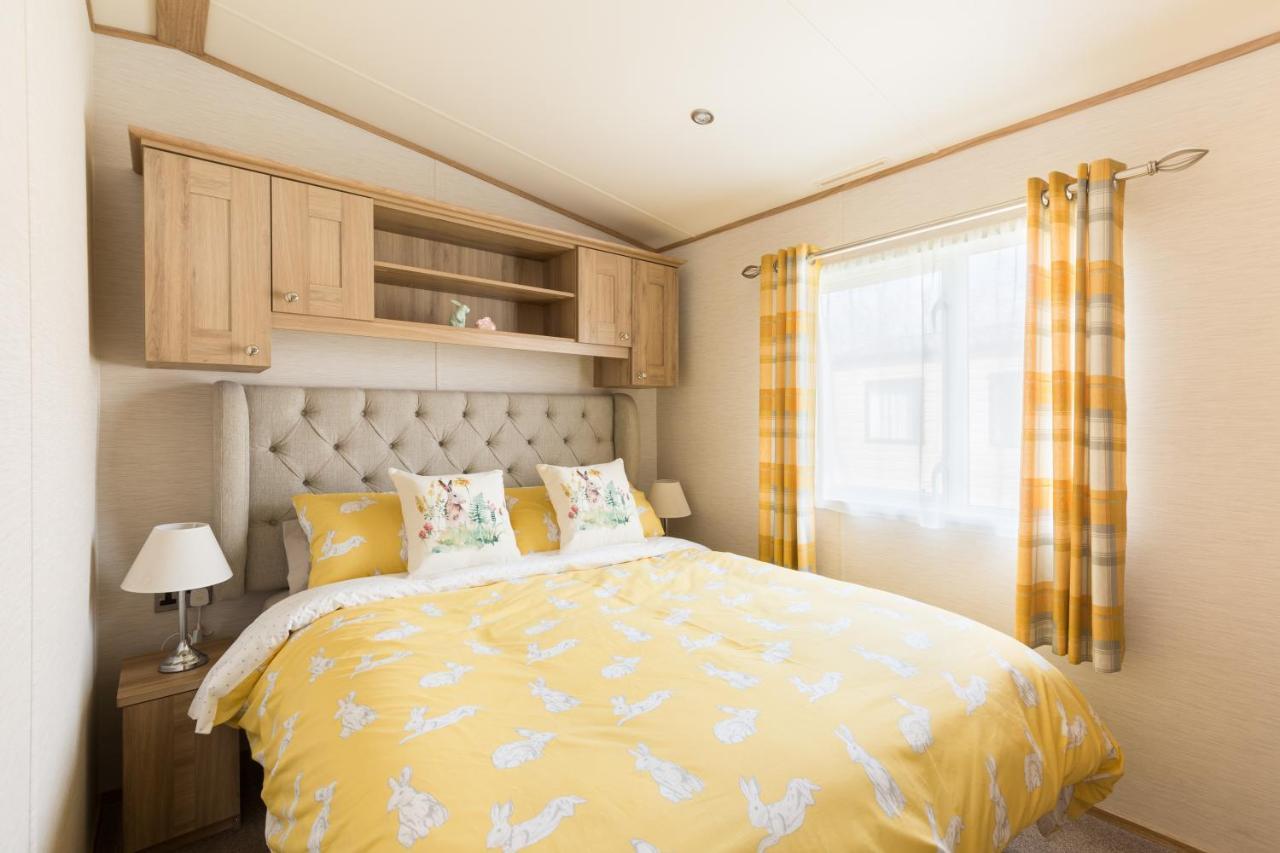 Cottontail Lodge - Hot Tub - Pet Friendly South Cerney Bagian luar foto