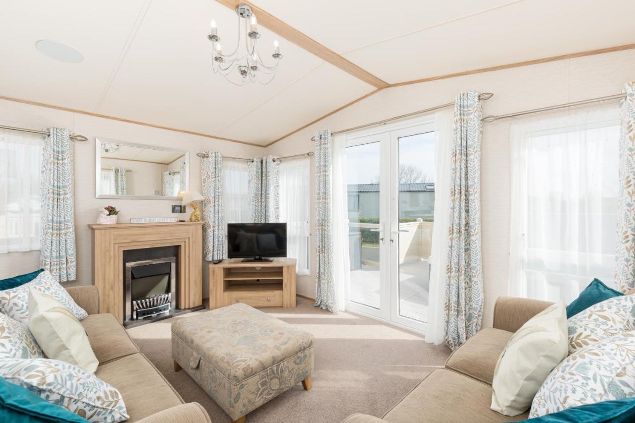 Cottontail Lodge - Hot Tub - Pet Friendly South Cerney Bagian luar foto