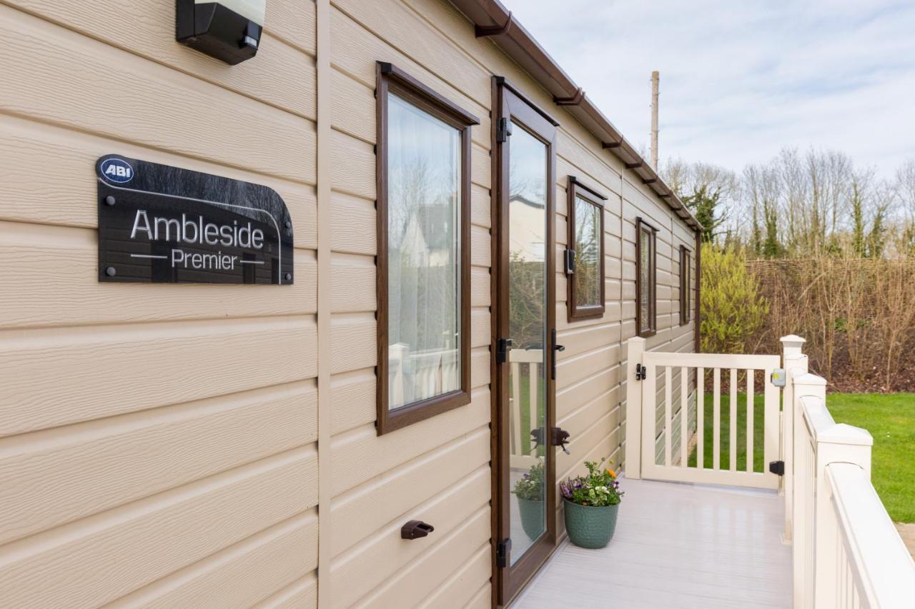 Cottontail Lodge - Hot Tub - Pet Friendly South Cerney Bagian luar foto