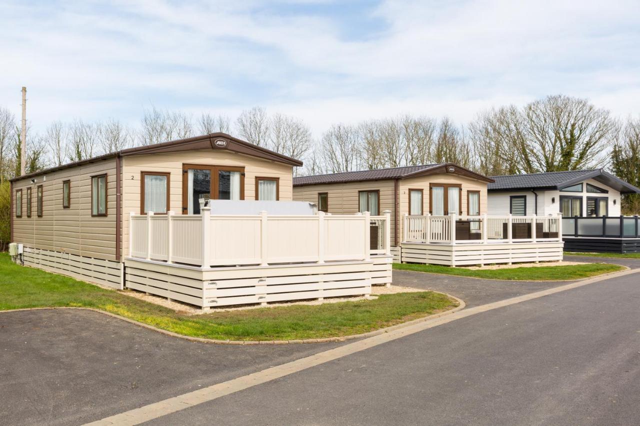 Cottontail Lodge - Hot Tub - Pet Friendly South Cerney Bagian luar foto