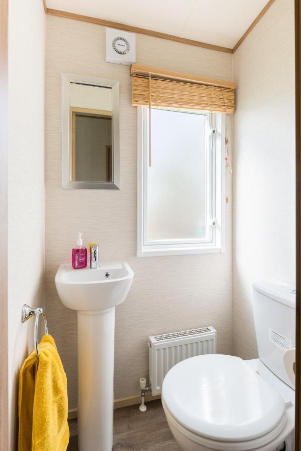 Cottontail Lodge - Hot Tub - Pet Friendly South Cerney Bagian luar foto