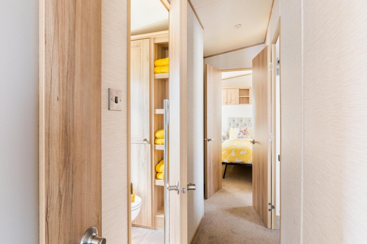 Cottontail Lodge - Hot Tub - Pet Friendly South Cerney Bagian luar foto