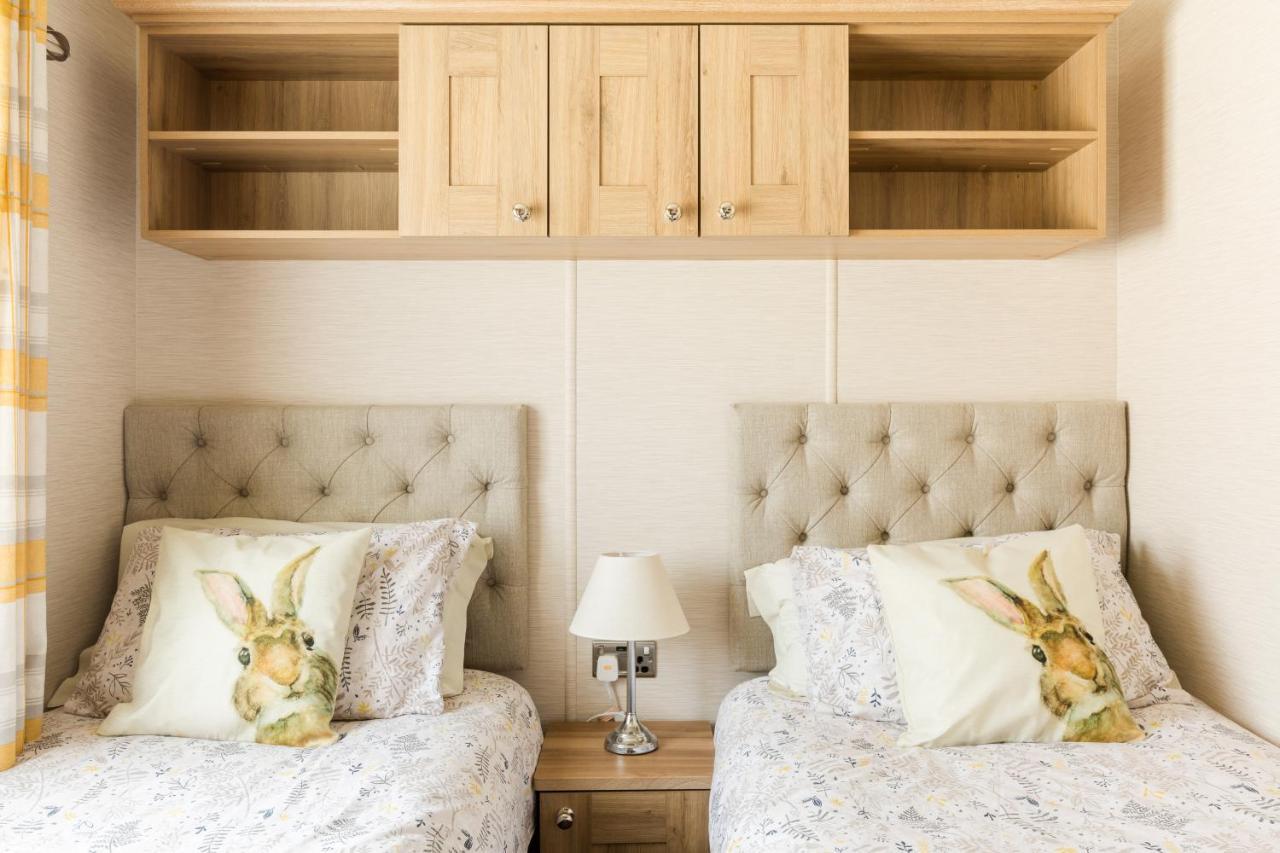 Cottontail Lodge - Hot Tub - Pet Friendly South Cerney Bagian luar foto