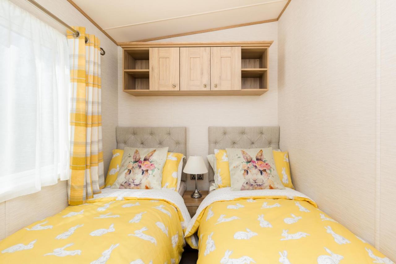 Cottontail Lodge - Hot Tub - Pet Friendly South Cerney Bagian luar foto