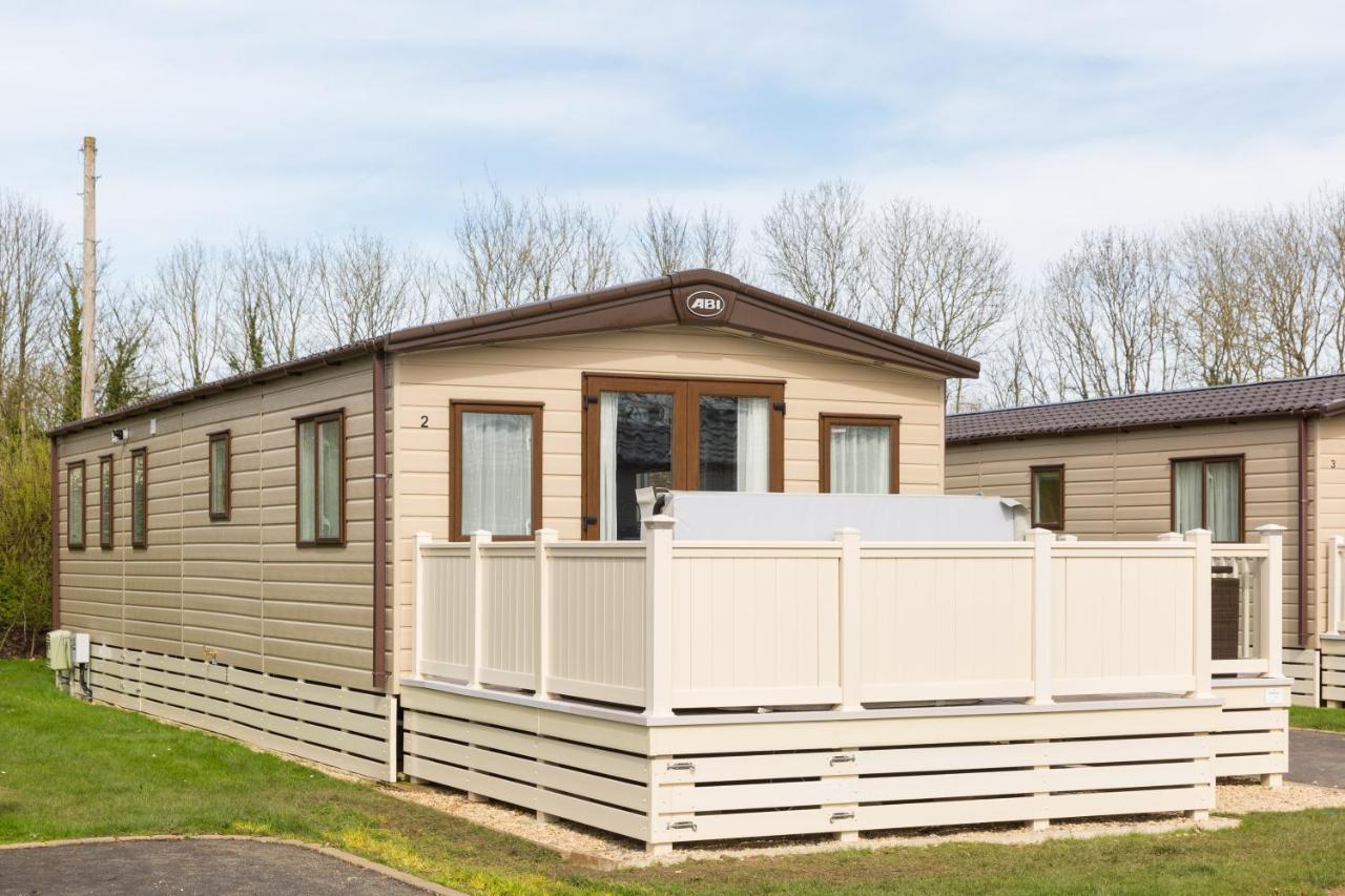 Cottontail Lodge - Hot Tub - Pet Friendly South Cerney Bagian luar foto