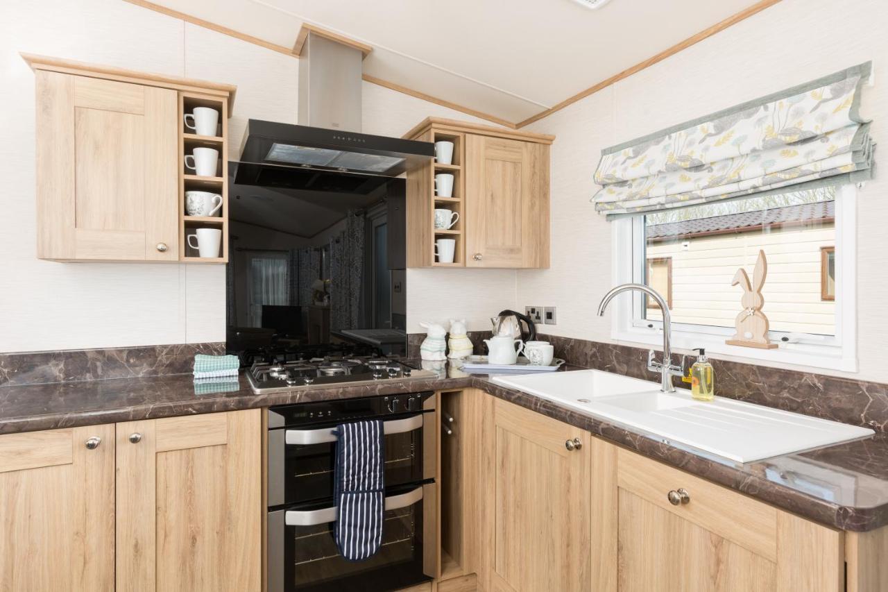 Cottontail Lodge - Hot Tub - Pet Friendly South Cerney Bagian luar foto
