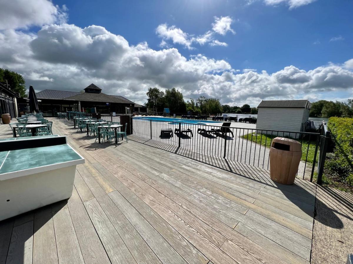Cottontail Lodge - Hot Tub - Pet Friendly South Cerney Bagian luar foto